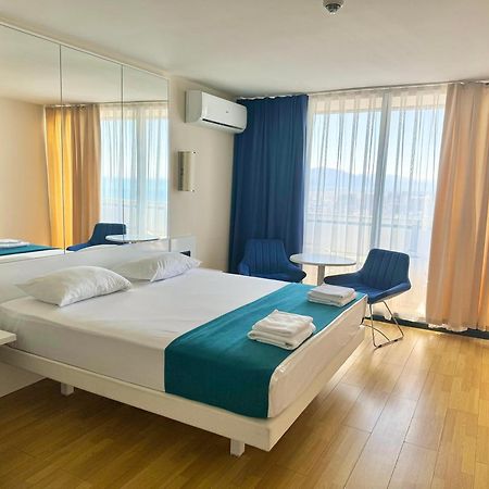 Lux Apartaments Batumi Eksteriør bilde