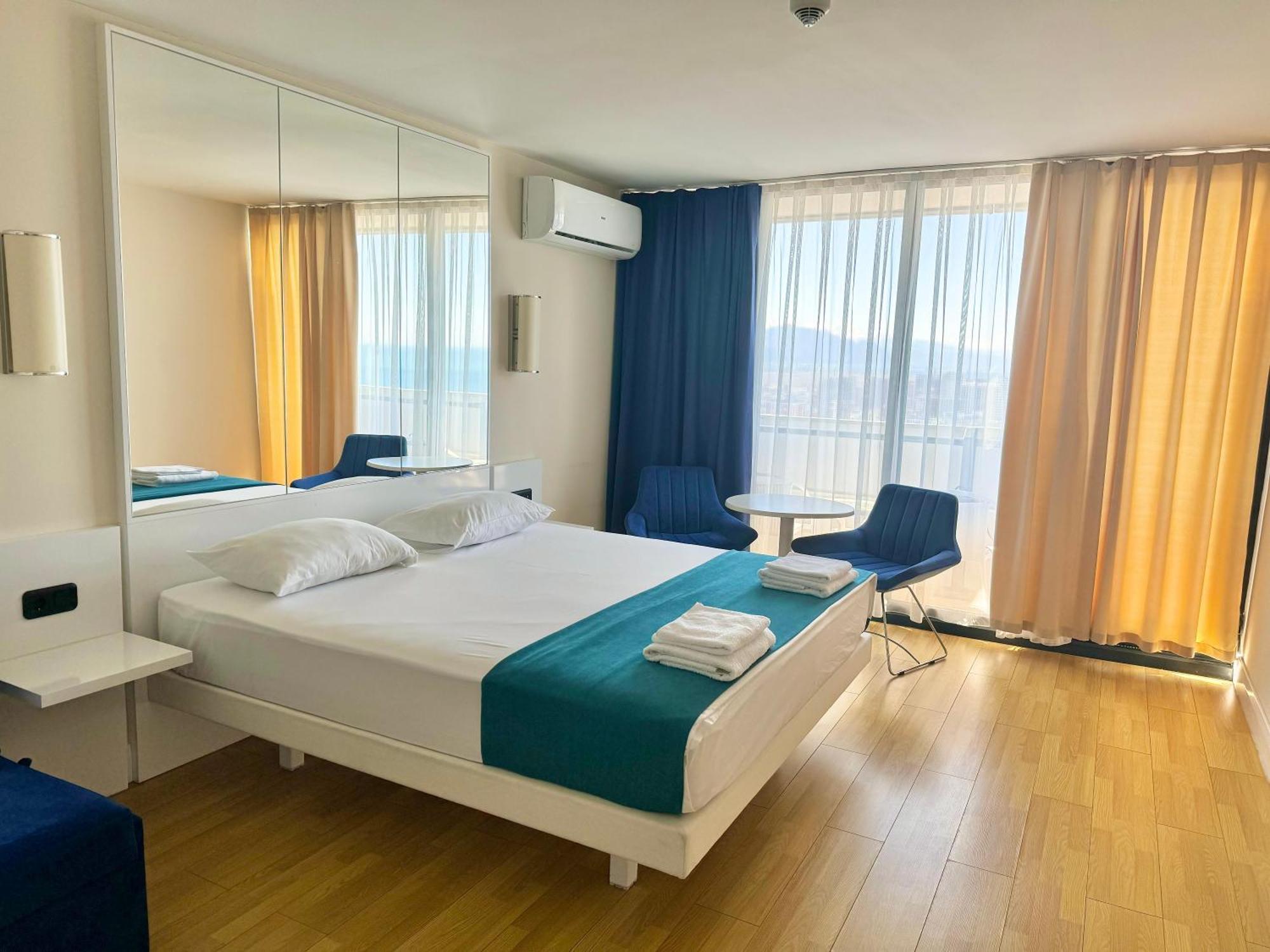 Lux Apartaments Batumi Eksteriør bilde